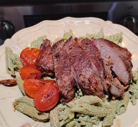 Pesto_Pasta_with_Steak